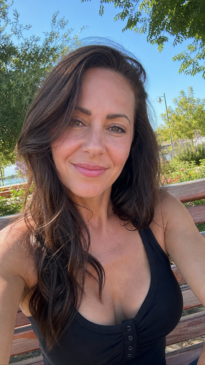 Monika, 43